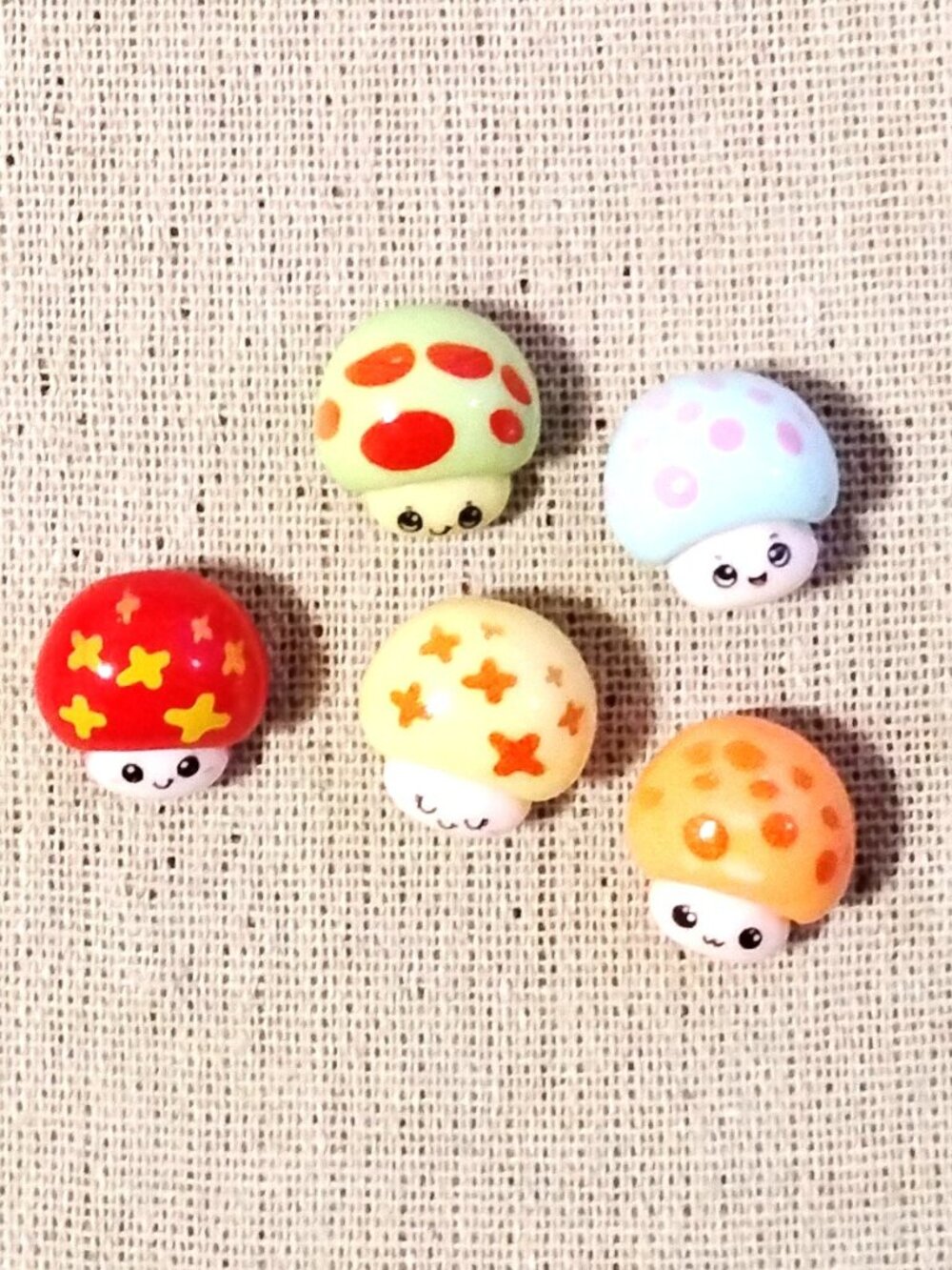 5 Pcs Cute Multi Colored Mushroom Heads Decorative Memo Bulletin Board Push Pins
